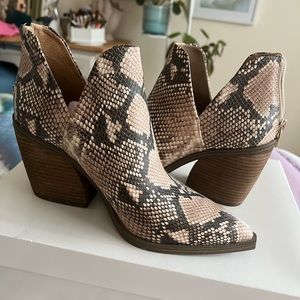 Vince Camuto Gigietta bootie
